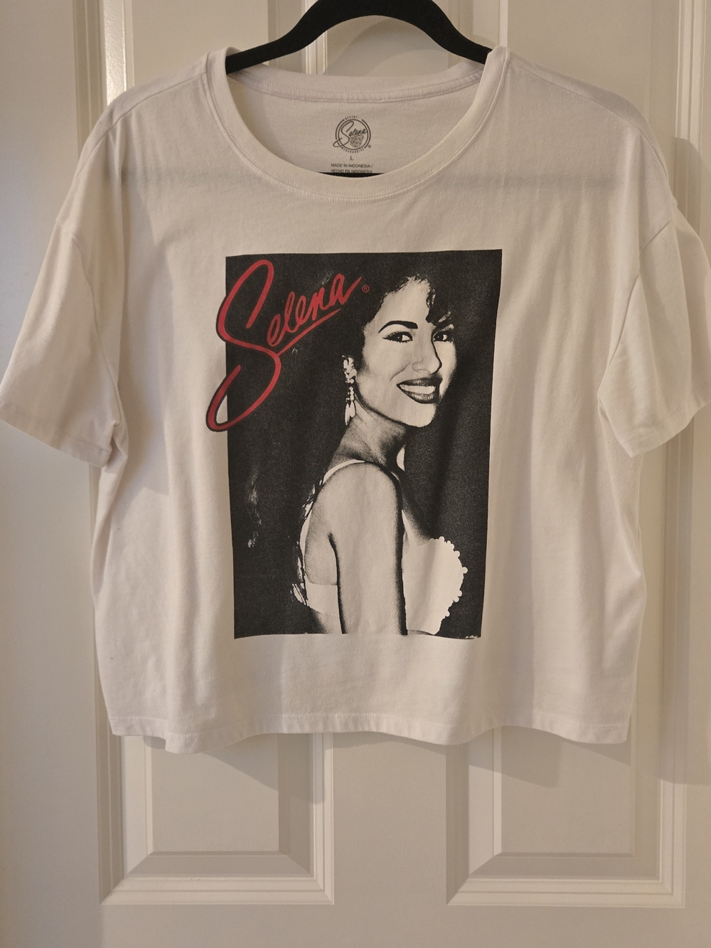 White Short-Sleeve Graphic Crewneck Tee with Red Script